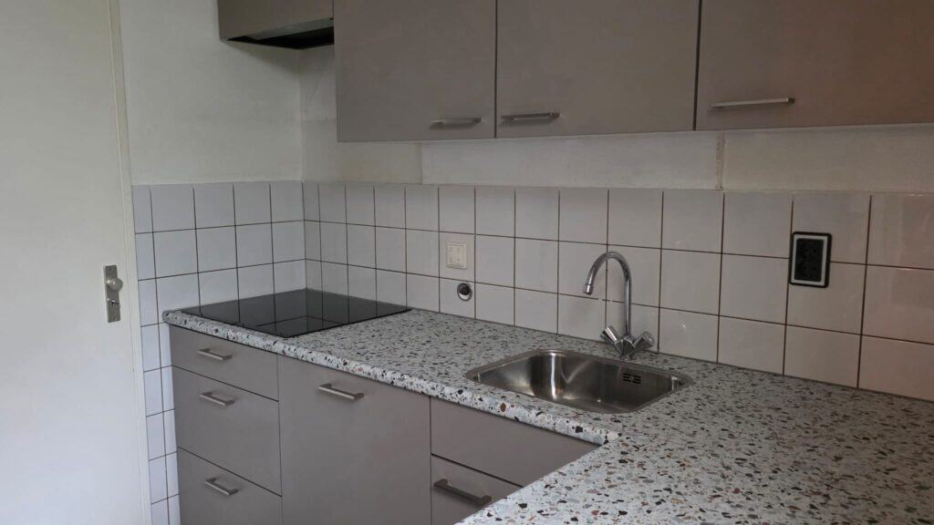 Hoe de keuken er vooraf uit zag.